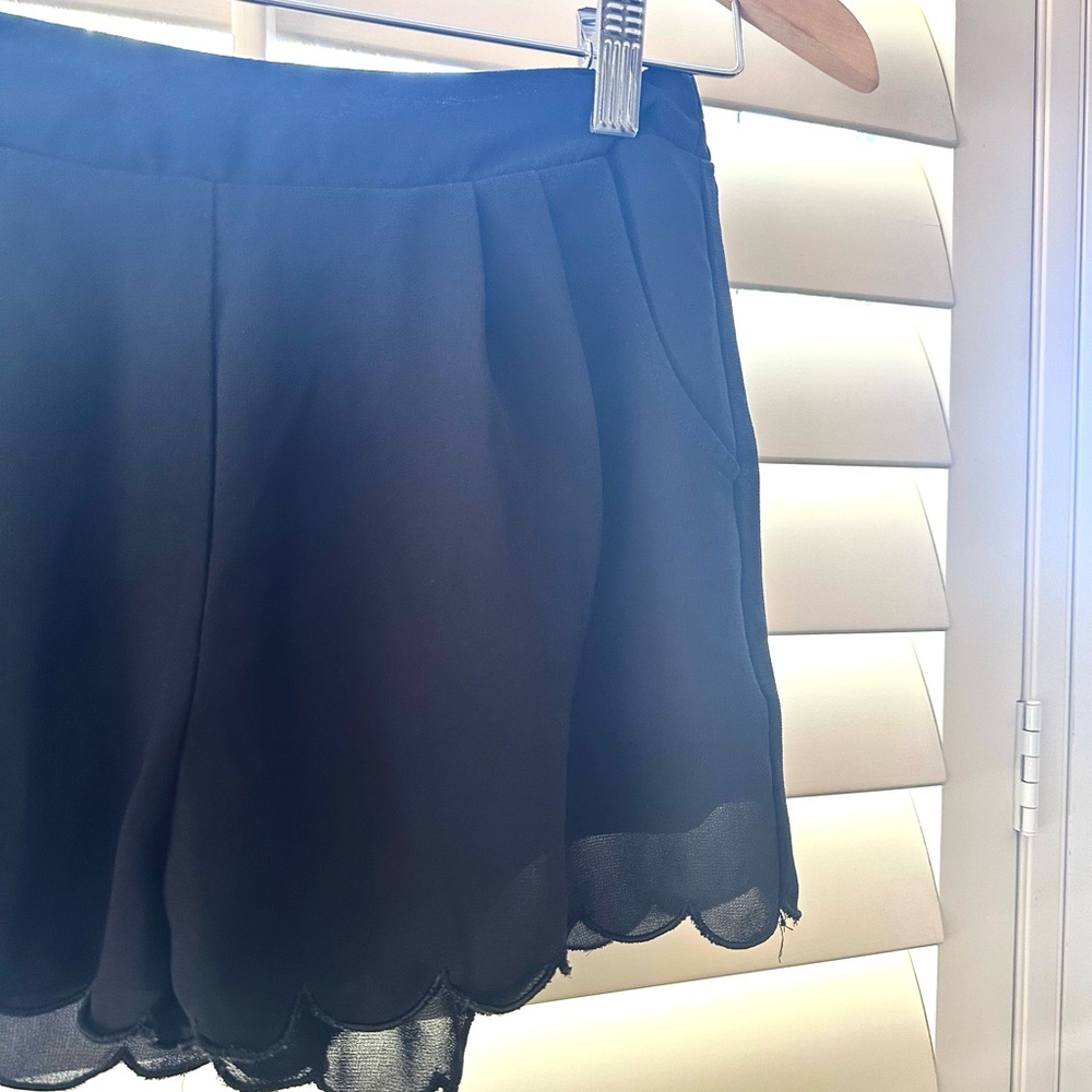 black scoppled shorts